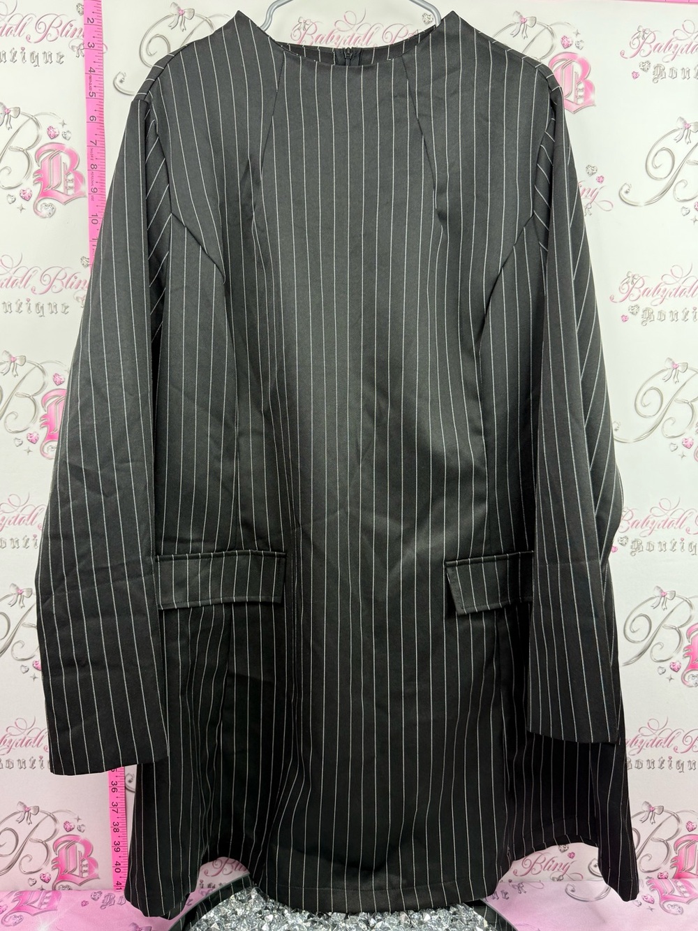 Dress pinstripe pockets vintage Women’s Black Pinstripe Long Sleeve Dress